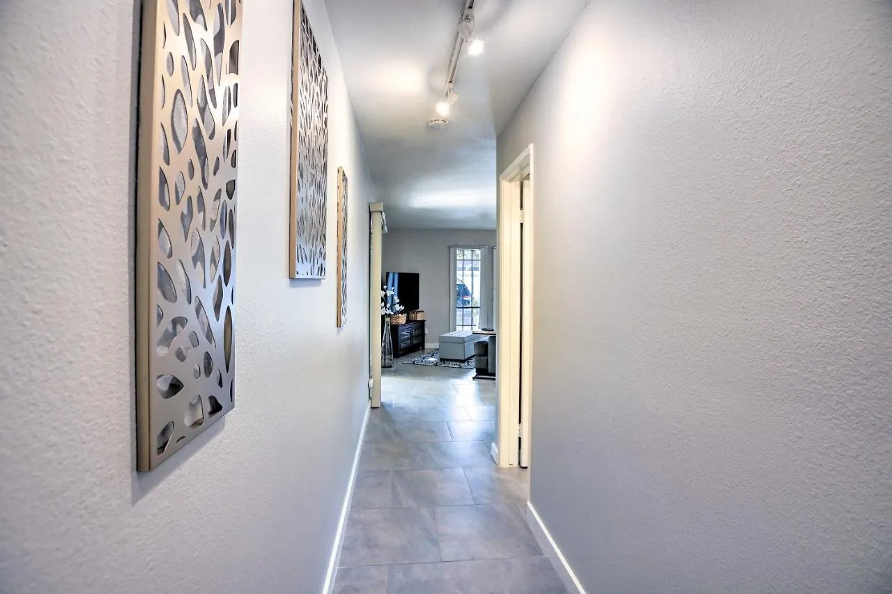 Sleek Phoenix Condo Walk To Biltmore Fashion Park 0*,  USA