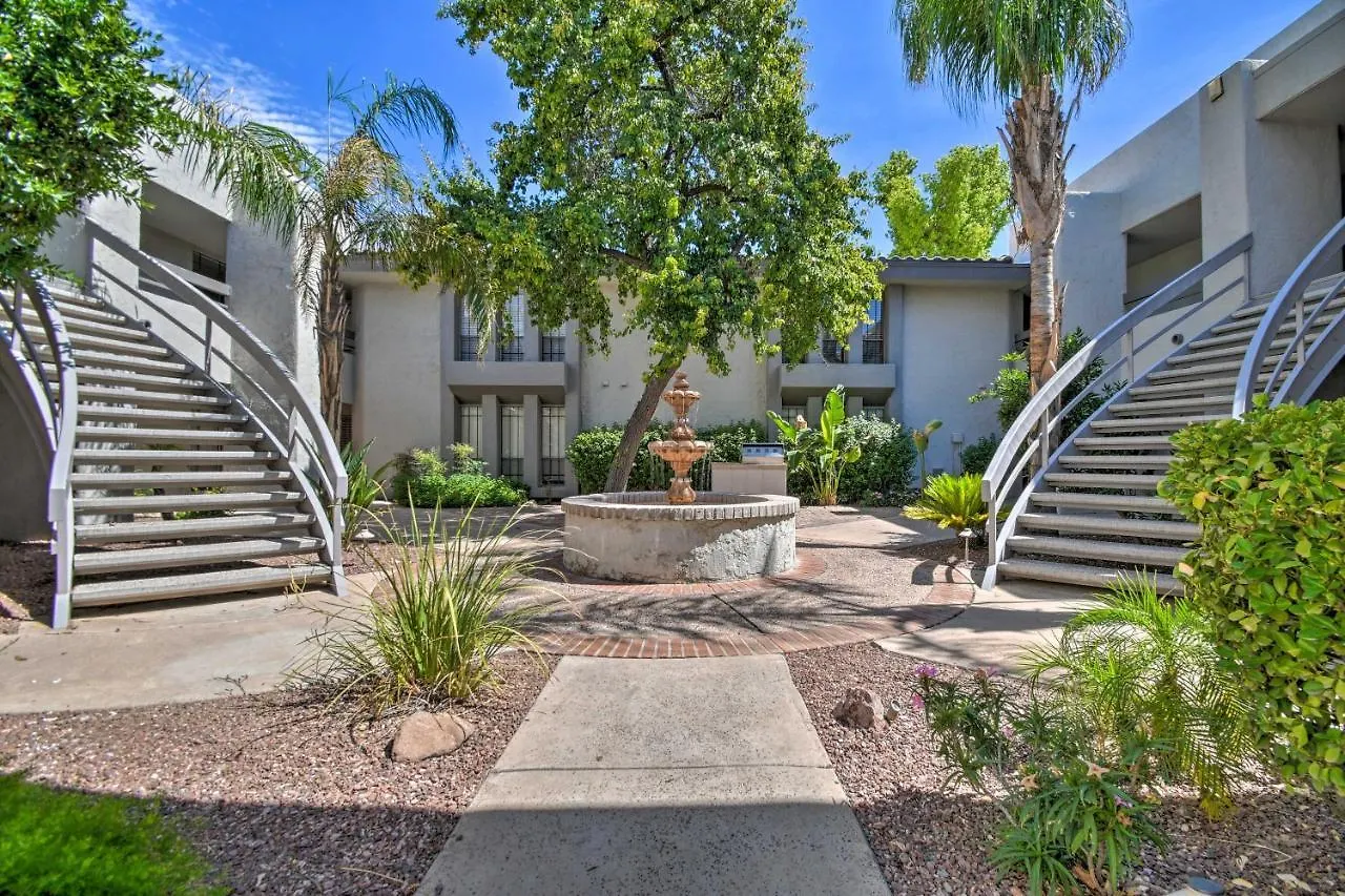 Sleek Phoenix Condo Walk To Biltmore Fashion Park Apartment
