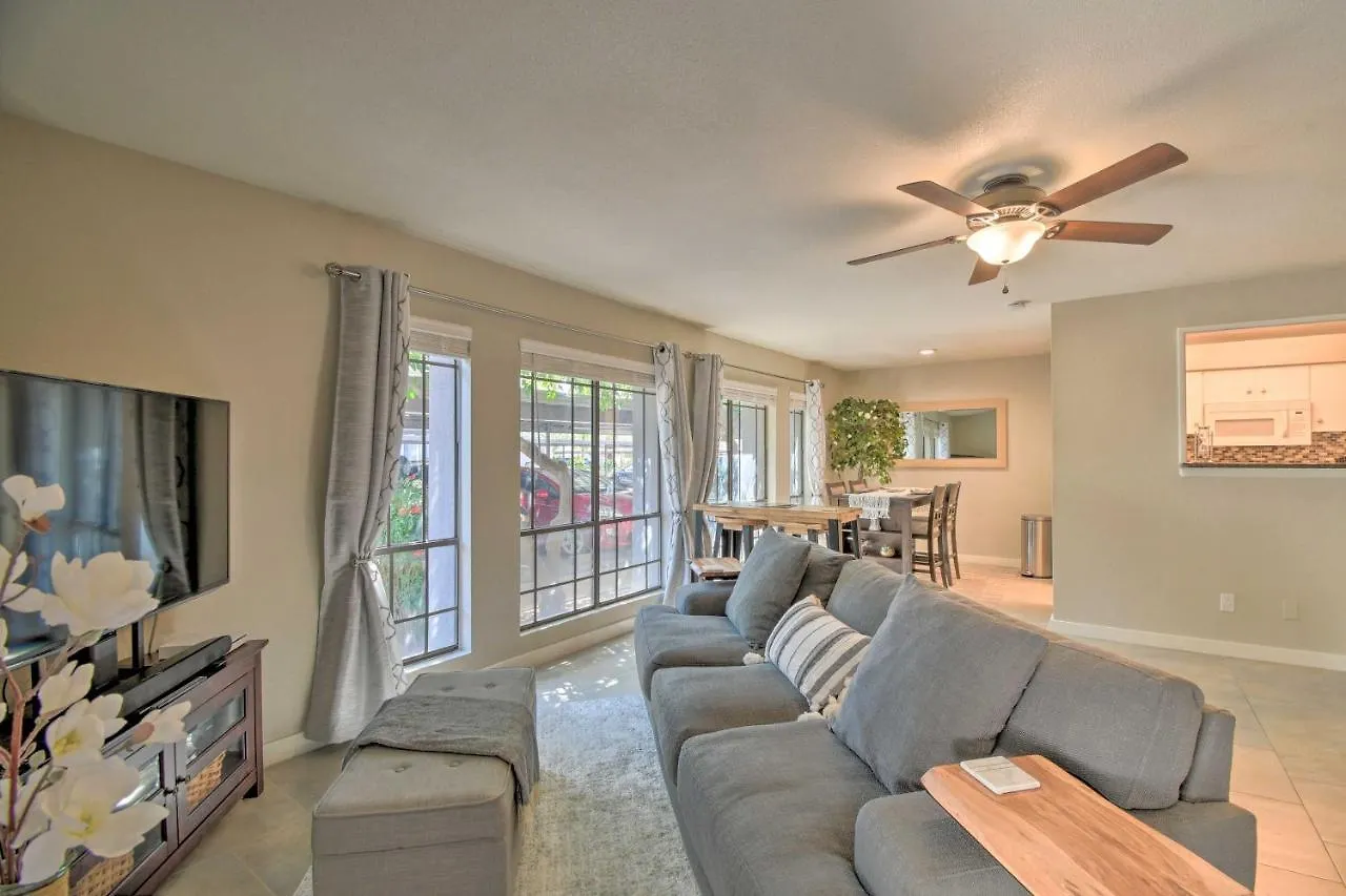 Sleek Phoenix Condo Walk To Biltmore Fashion Park