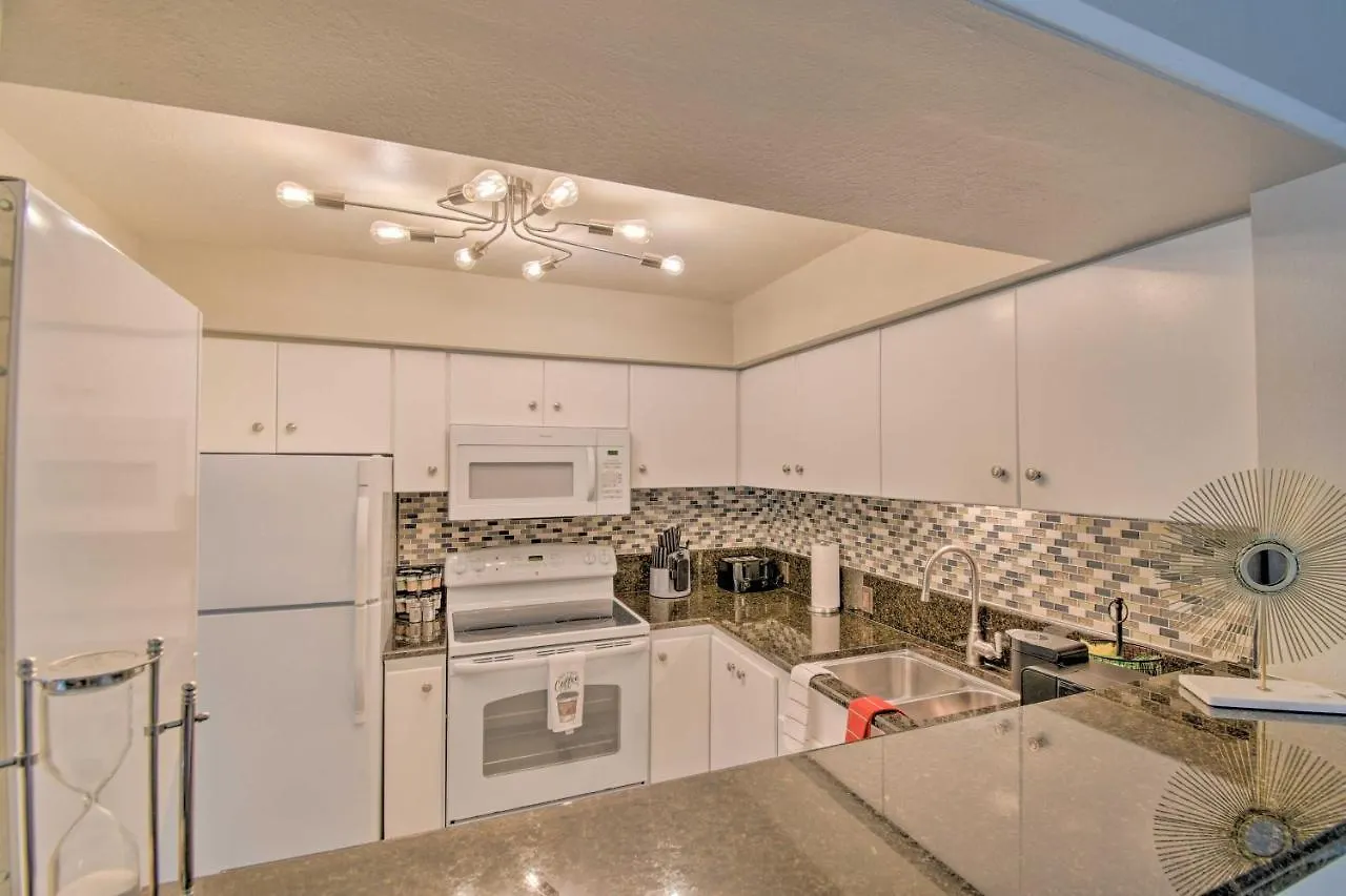 Apartment Sleek Phoenix Condo Walk To Biltmore Fashion Park USA