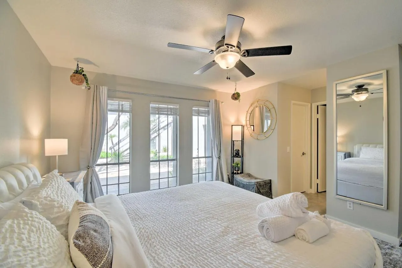 Apartment Sleek Phoenix Condo Walk To Biltmore Fashion Park USA