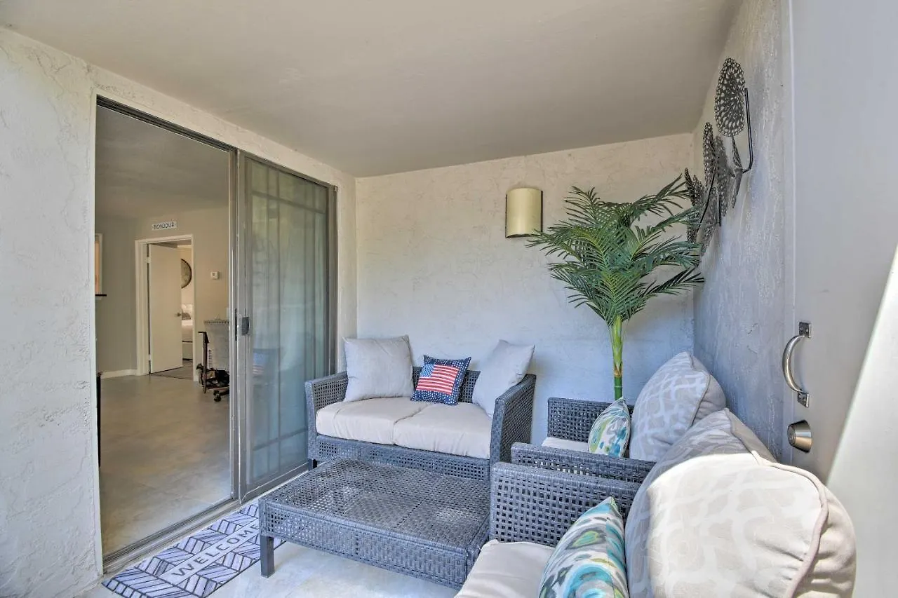 Sleek Phoenix Condo Walk To Biltmore Fashion Park