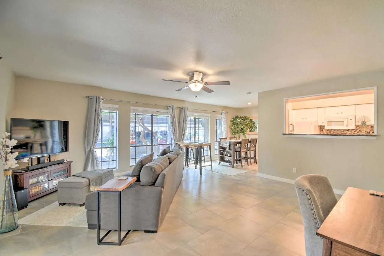 Sleek Phoenix Condo Walk To Biltmore Fashion Park Apartment