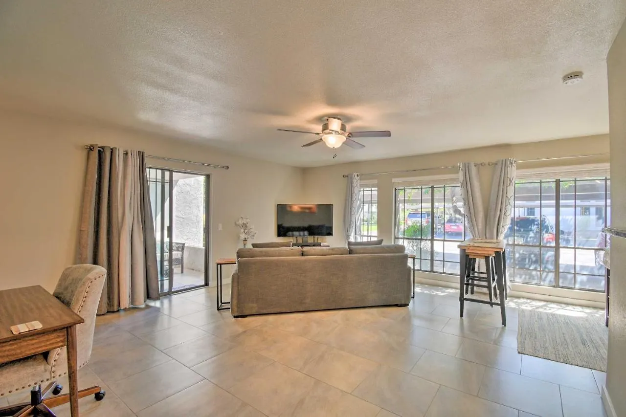 Sleek Phoenix Condo Walk To Biltmore Fashion Park