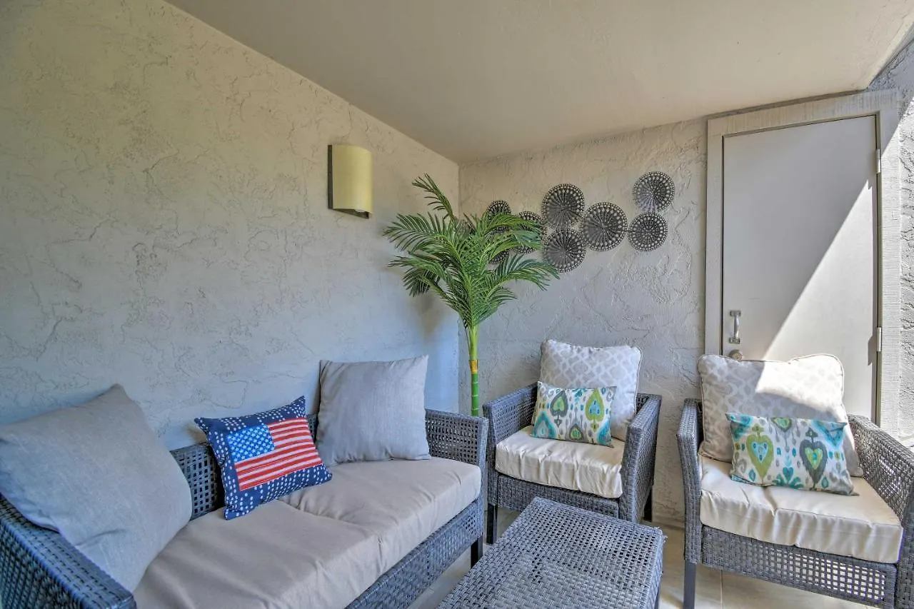Sleek Phoenix Condo Walk To Biltmore Fashion Park
